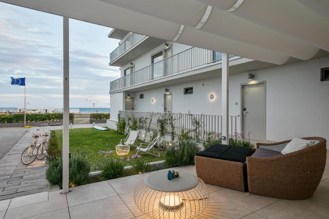 Apartamentos Marfina Castelldefels Bagian luar foto