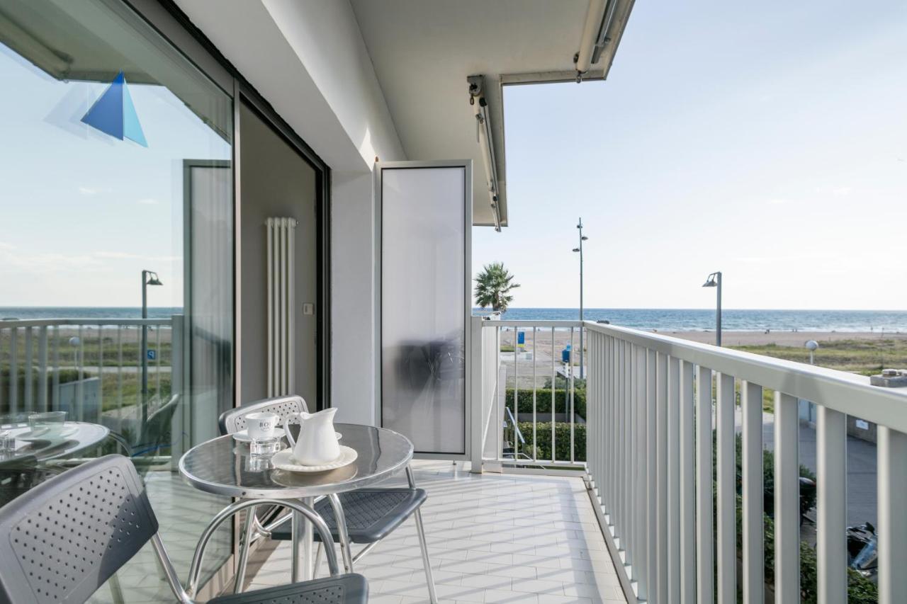 Apartamentos Marfina Castelldefels Bagian luar foto