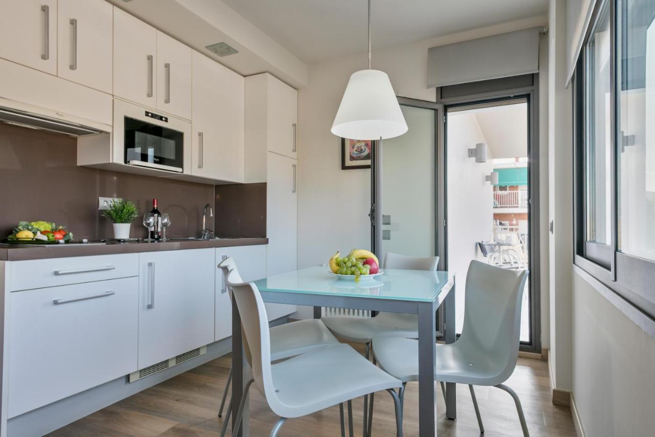 Apartamentos Marfina Castelldefels Bagian luar foto