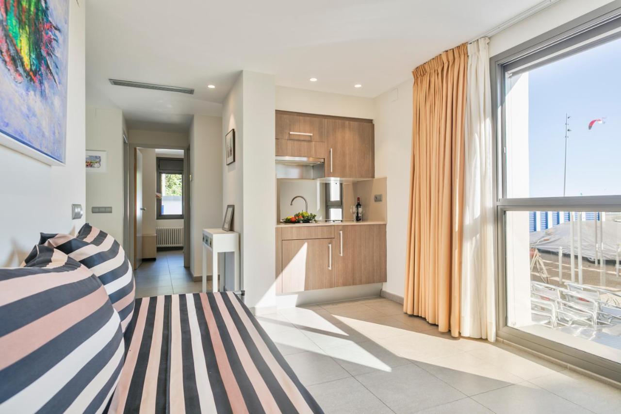 Apartamentos Marfina Castelldefels Bagian luar foto