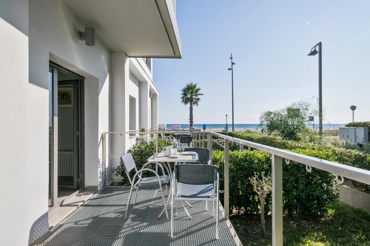 Apartamentos Marfina Castelldefels Bagian luar foto