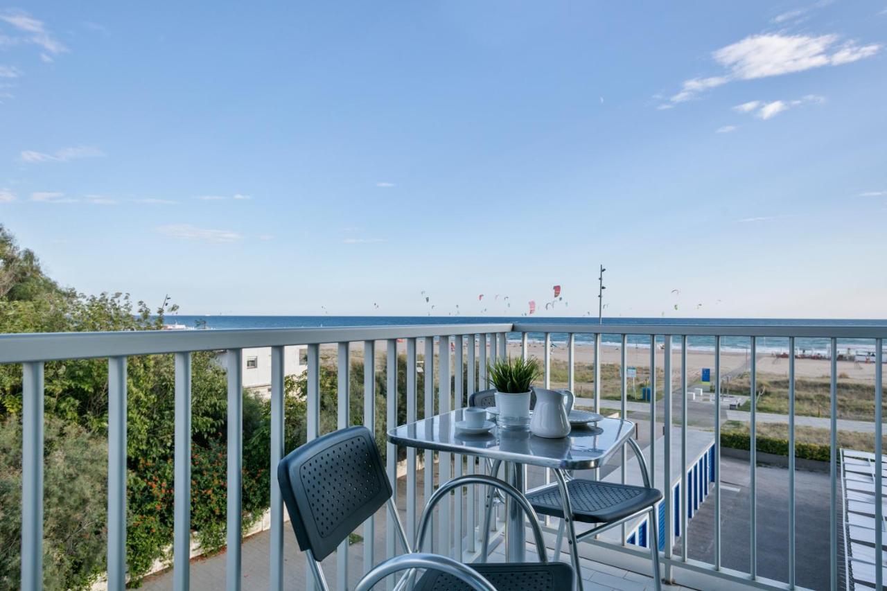 Apartamentos Marfina Castelldefels Bagian luar foto
