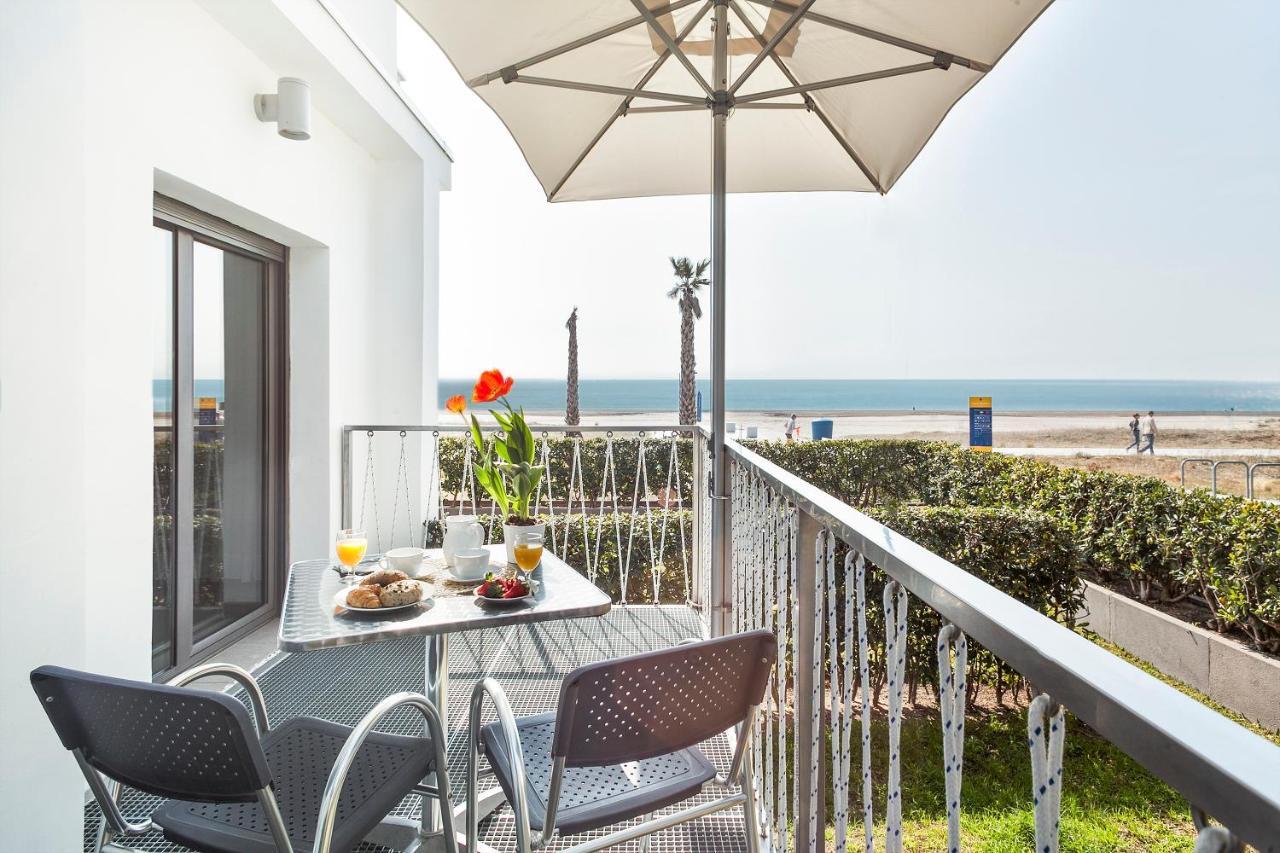 Apartamentos Marfina Castelldefels Bagian luar foto