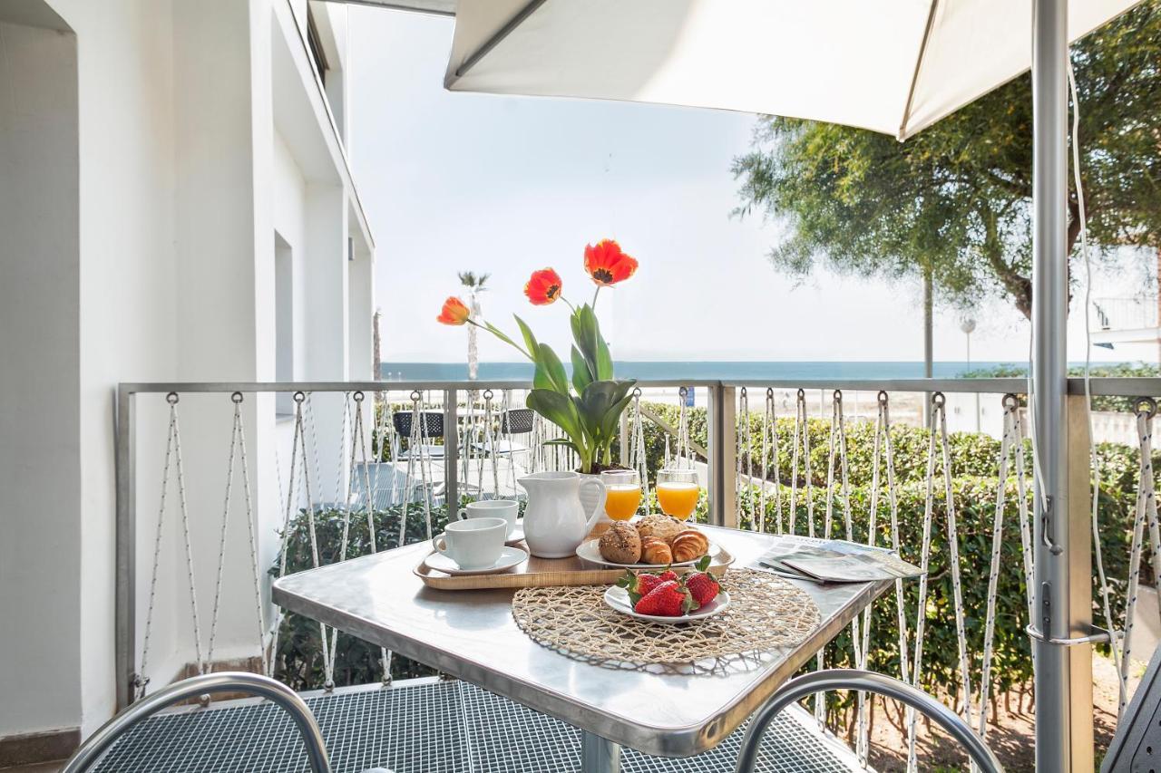 Apartamentos Marfina Castelldefels Bagian luar foto