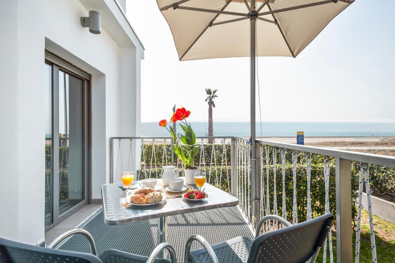 Apartamentos Marfina Castelldefels Bagian luar foto
