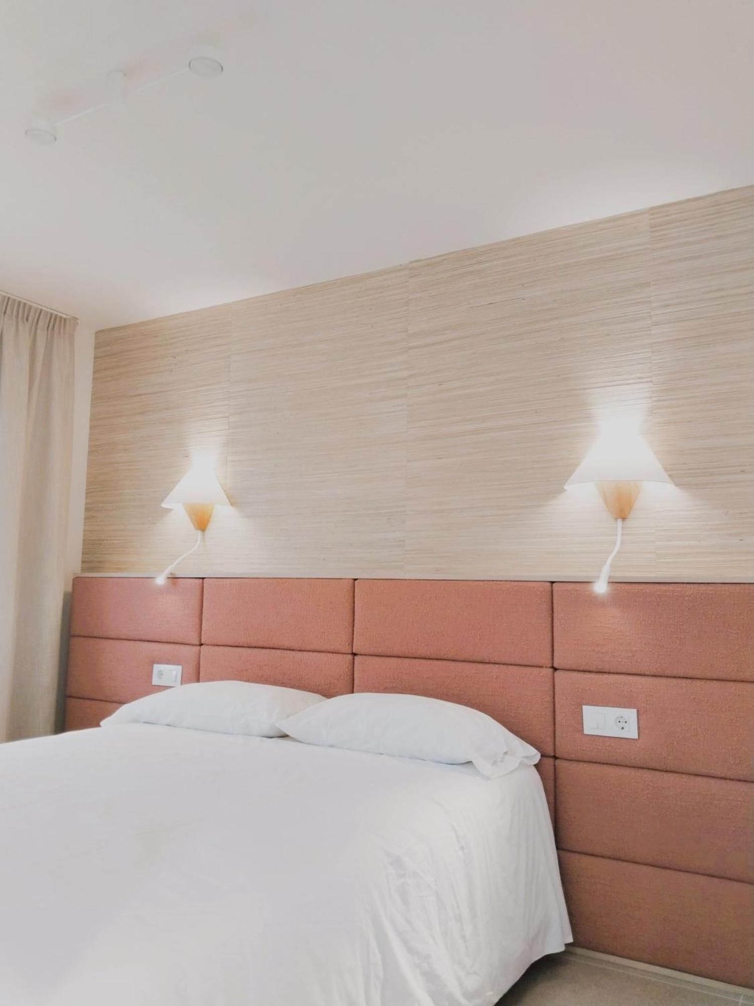 Apartamentos Marfina Castelldefels Bagian luar foto