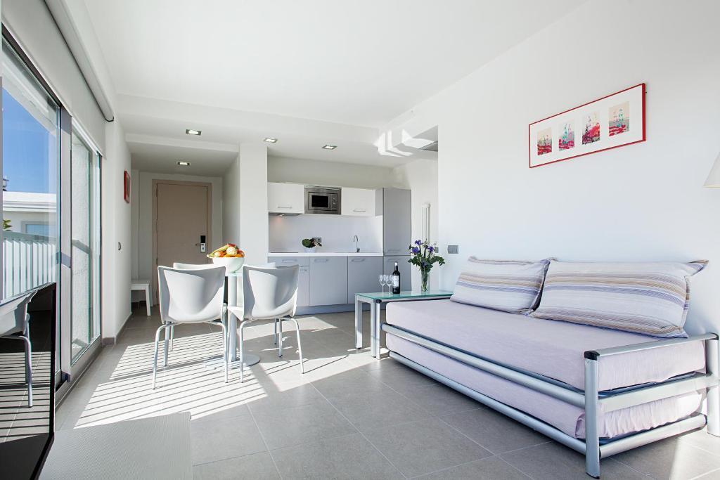 Apartamentos Marfina Castelldefels Ruang foto
