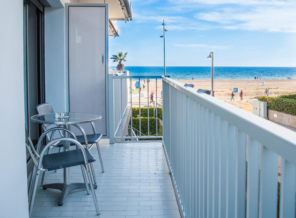 Apartamentos Marfina Castelldefels Bagian luar foto